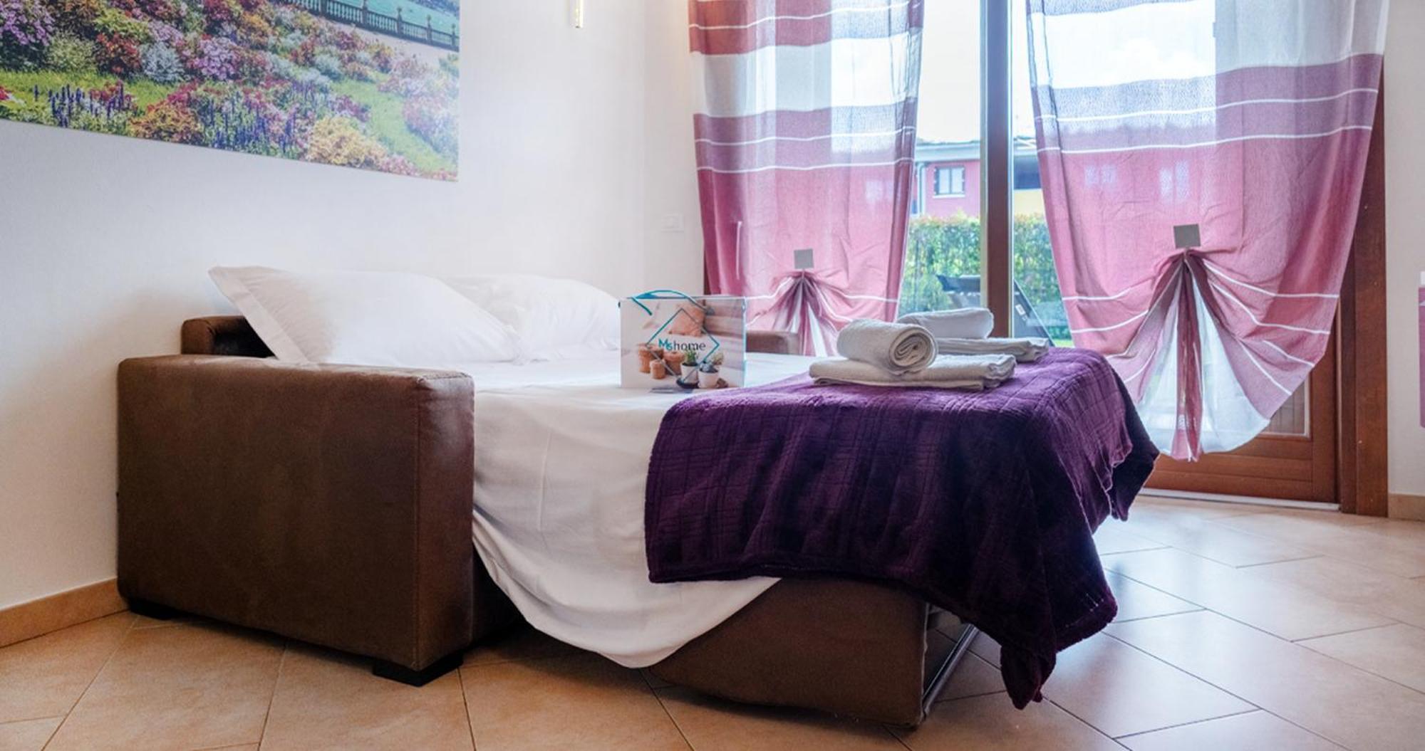 Oleandro Apartment - Featuring A Private Garden And Access To 5 Pools Desenzano del Garda Exterior photo